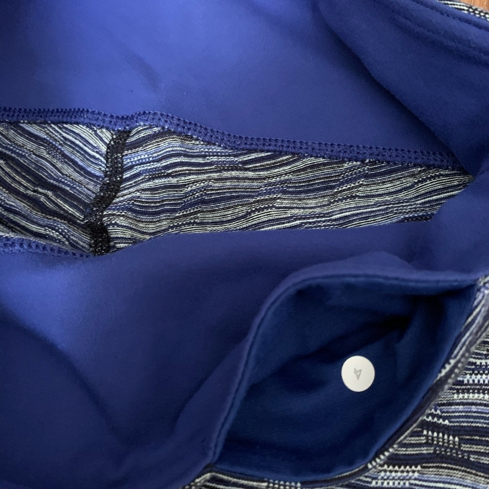 Lululemon Blue Capris Size 4 - Picture 3 of 5